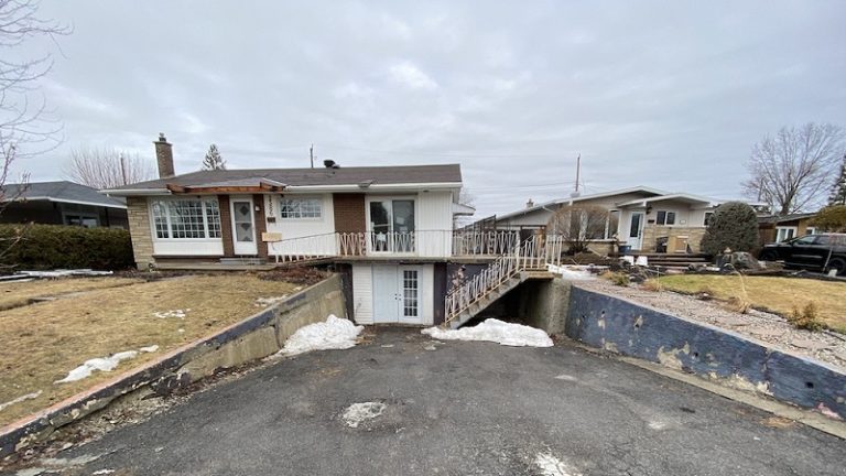 Basement Garage in Ottawa